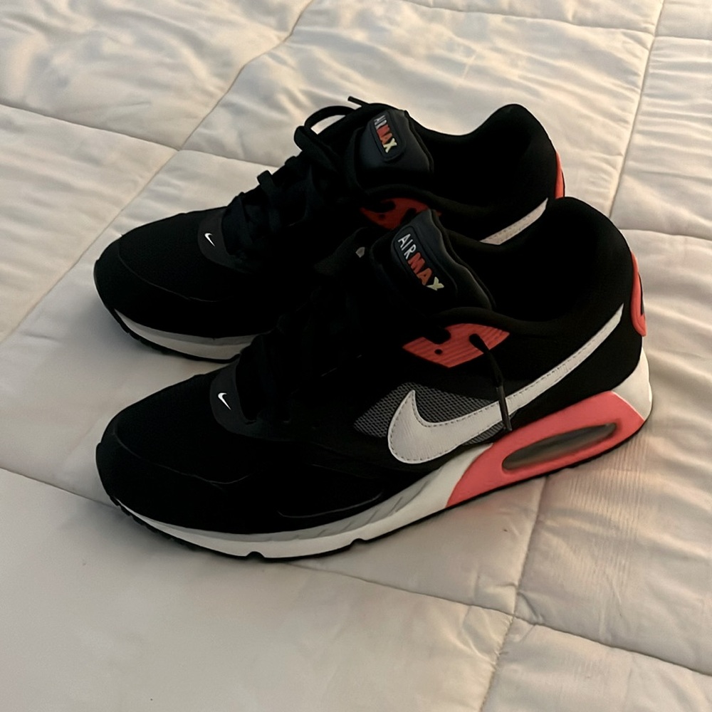 Men’s Nike Air Max - never worn, size 9.5